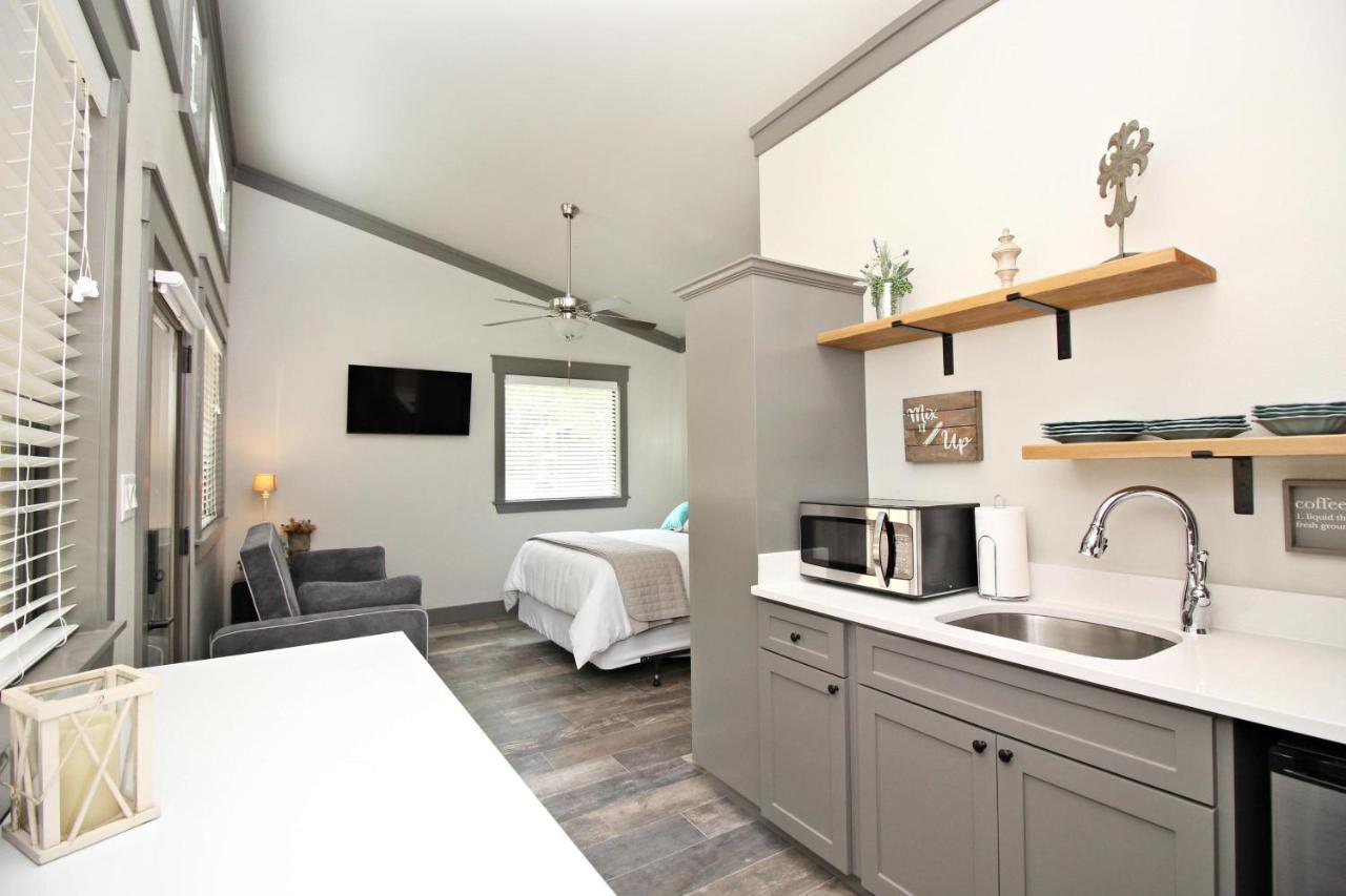 Green Acres Cottages - New Braunfels Suite 温伯利 外观 照片